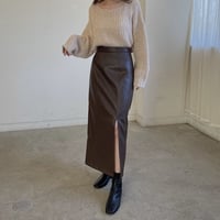 front slit fake leather skirt