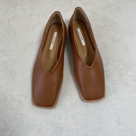 square flat shoes