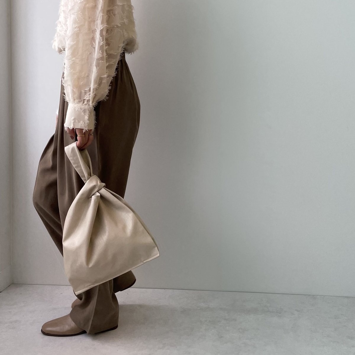 one handle square bag | LE MORE