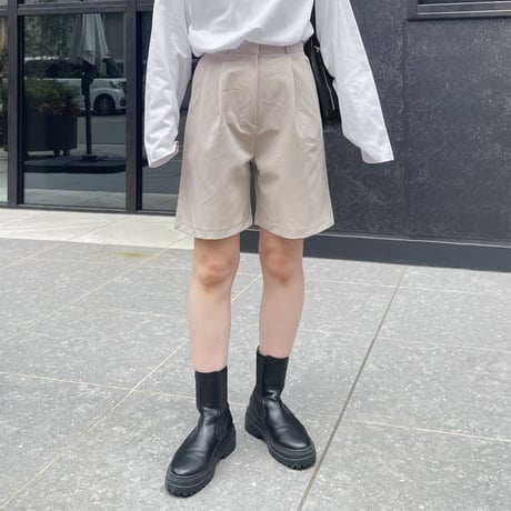 high-waist tuck half pants