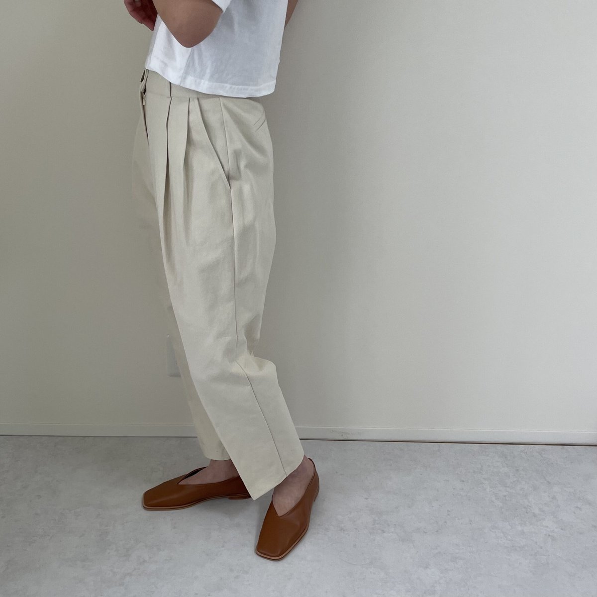 ツータックツイルテーパードパンツ | LE MORE