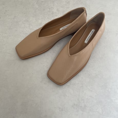 square flat shoes
