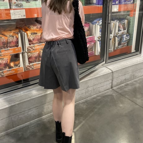 high-waist tuck short pants