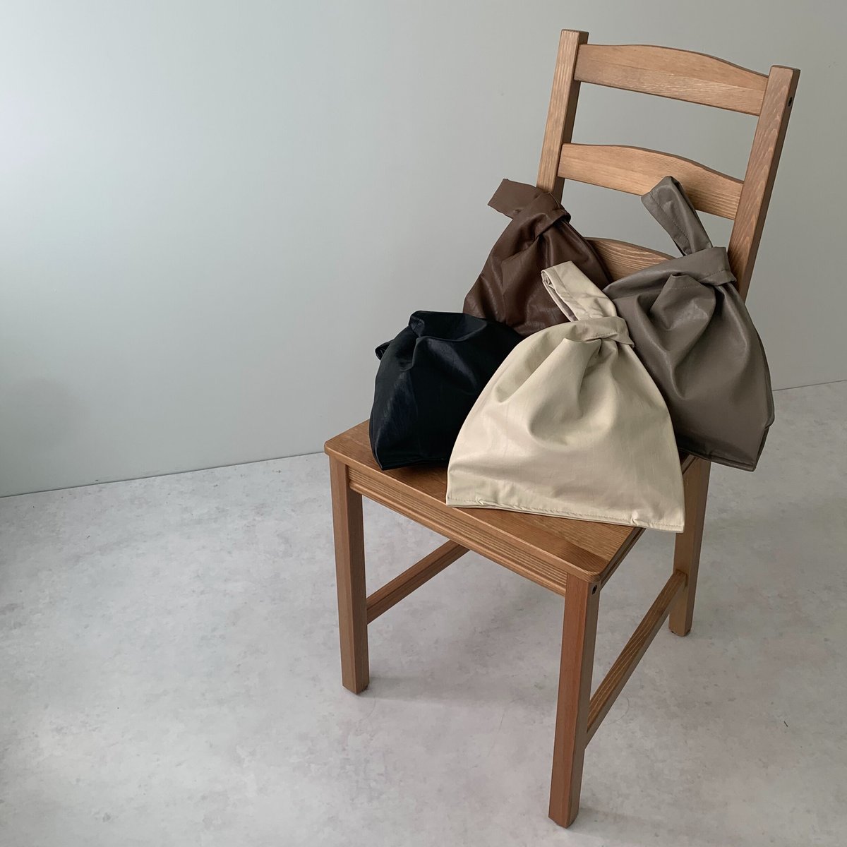one handle square bag | LE MORE