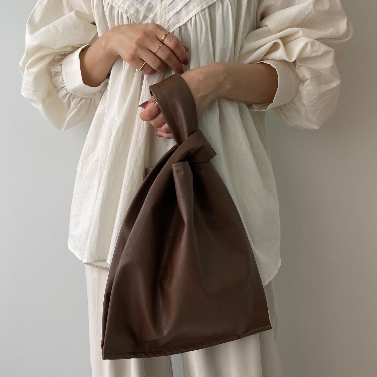 one handle square bag | LE MORE