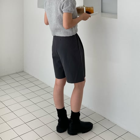 high-waist tuck half pants