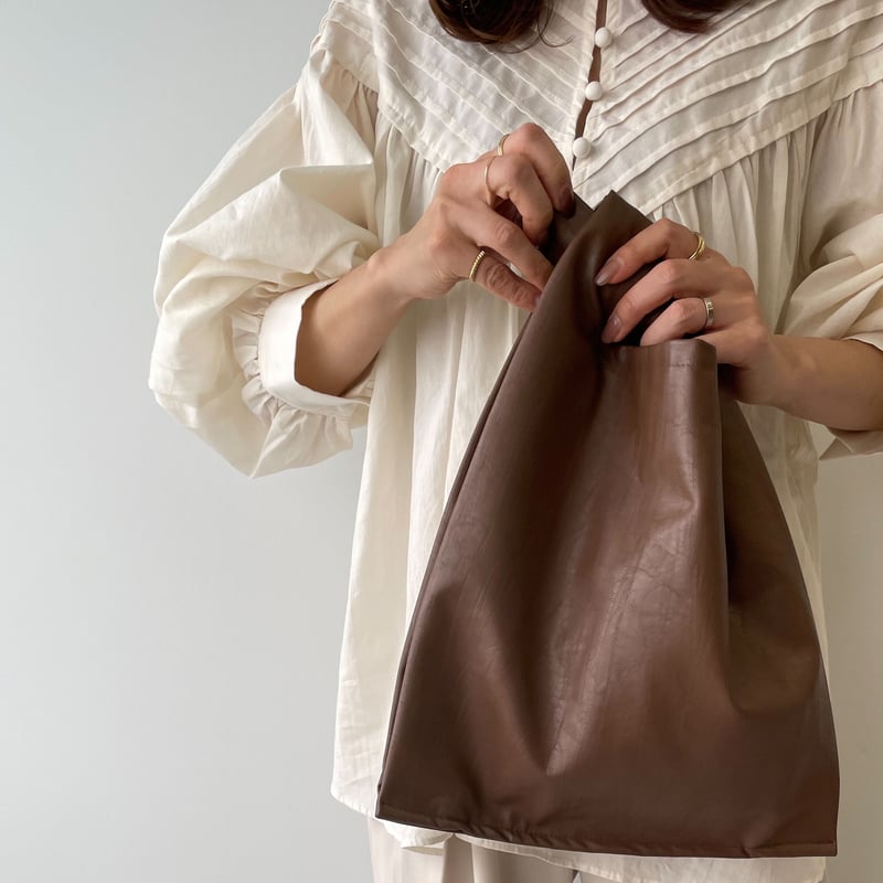 one handle square bag | LE MORE