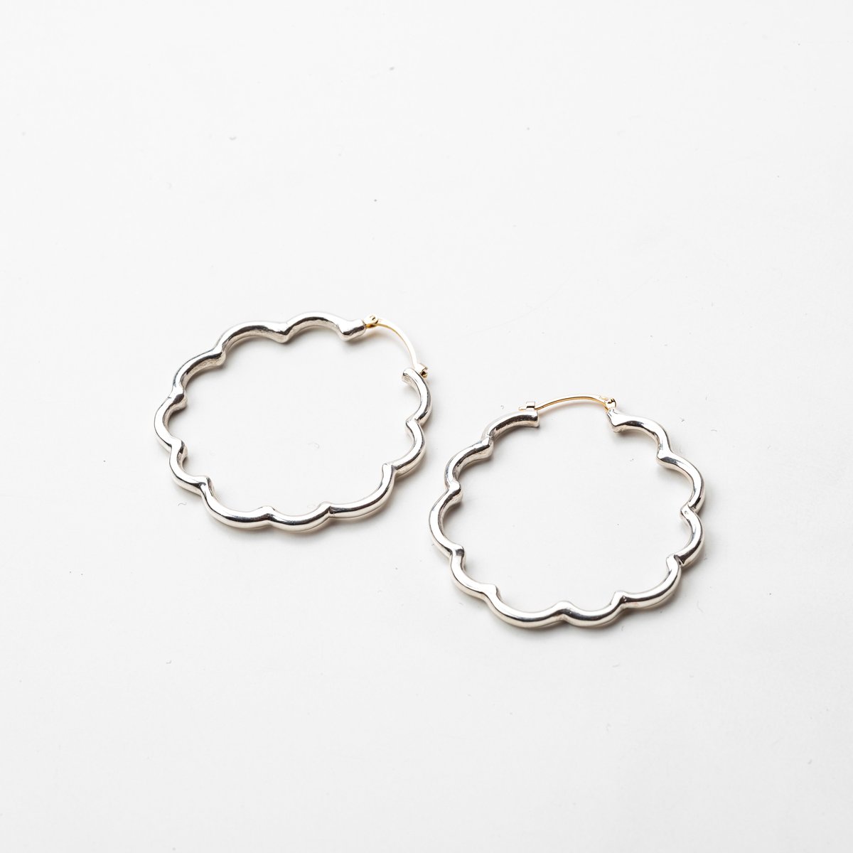 試着のみ。完売品 希少 美品！KAORU ミモザ フープ ピアス シルバー KAORU(カオル)公式｜ミモザ ピアス シルバー – KAORU Online Store