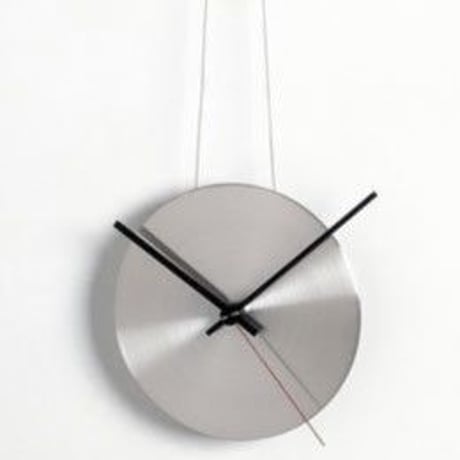 デュオ デザイン◆Duo Design◆Strop Clock◆黒いノブから垂れ下がった壁掛け時計◆エミエル・ヴェッセン