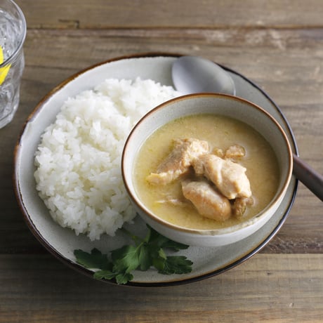 陸別牛乳と中札内若どりのグリーンカレー