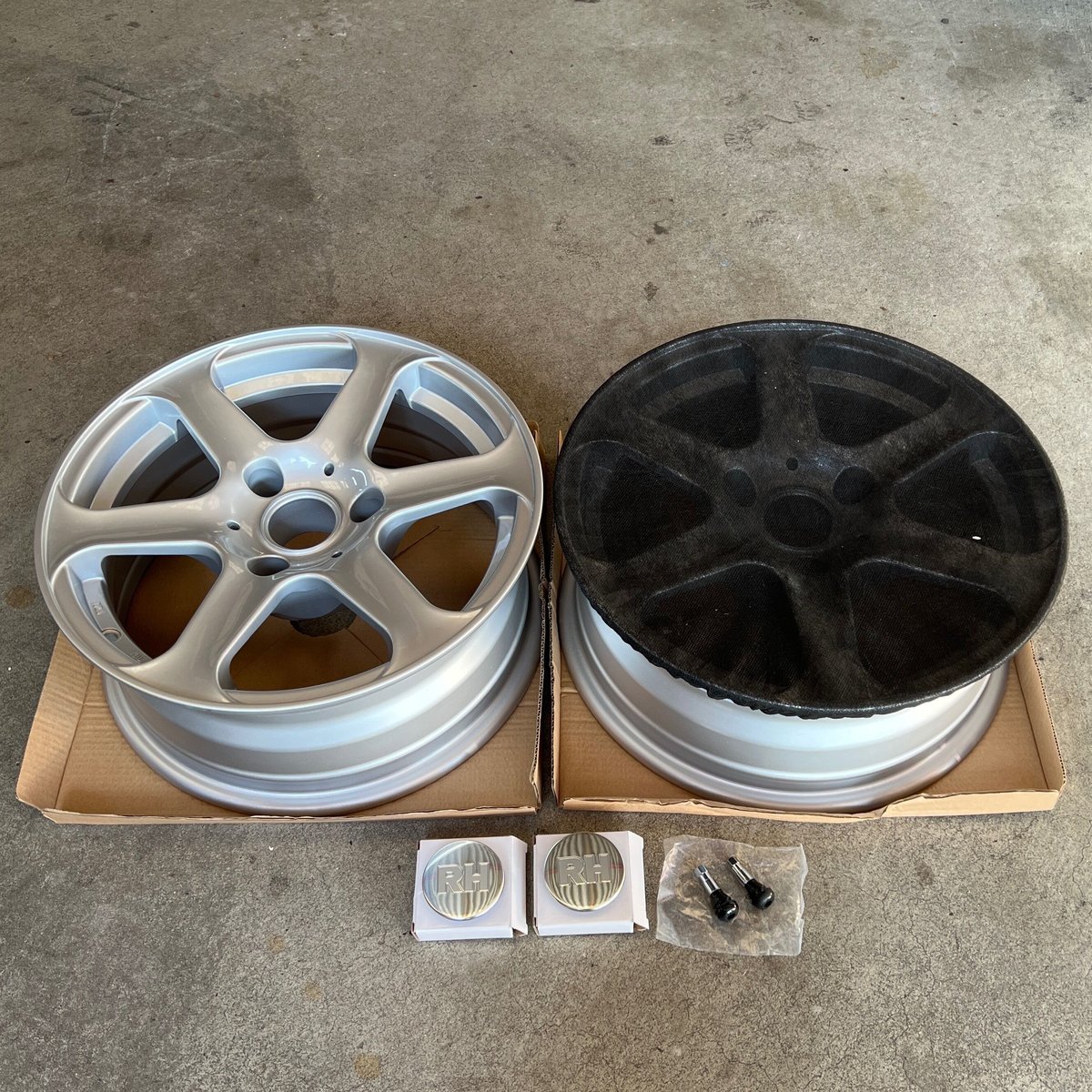 在庫処分特価 RIAL 15インチアルミホイール 2本セット【新品