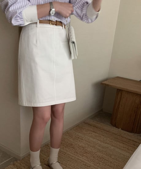 white middle skirt