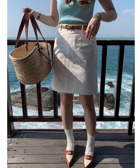 white middle skirt