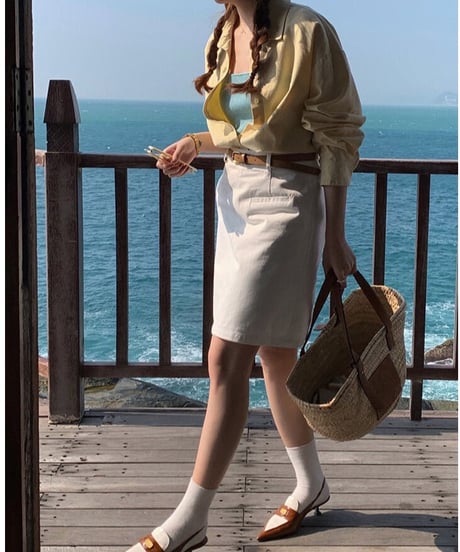 white middle skirt