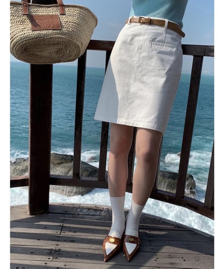 white middle skirt
