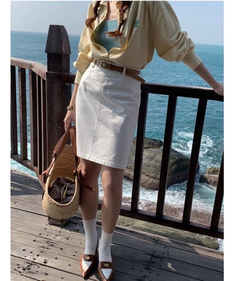white middle skirt