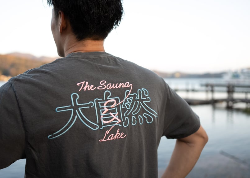 2025【KougoNewyork × The Sauna】大自然刺繍Tシャツ | The S