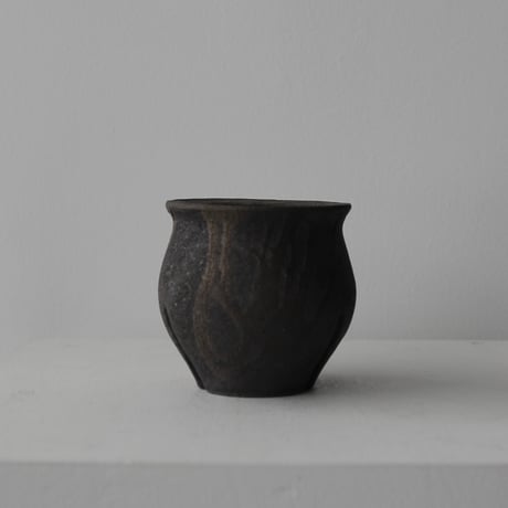 作家　鉢 植物を愛する陶芸家「セキグチタカヒト」氏の陶器鉢。 | Dig-it