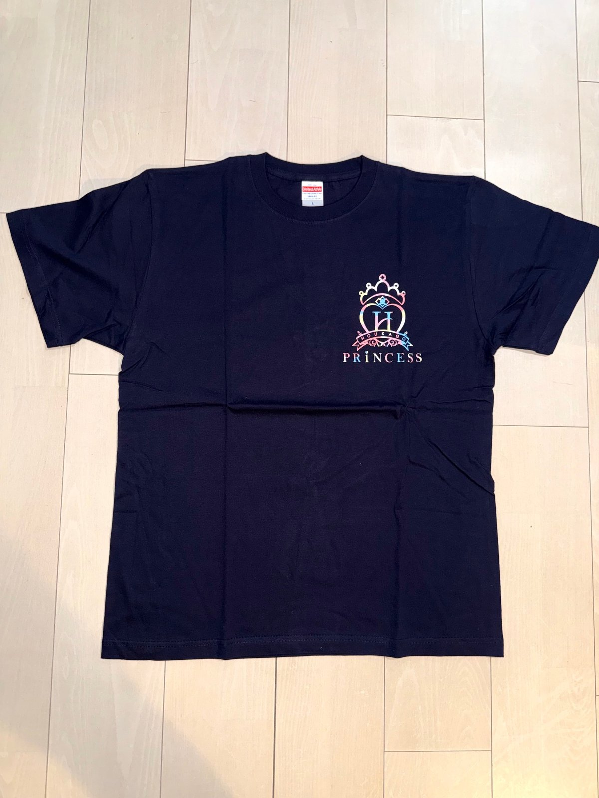 放課後プリンセスTシャツ 紺色 レインボー胸ロゴ バックプリント無し