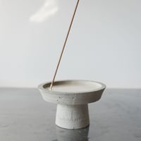 38-pi pilotis incense stand