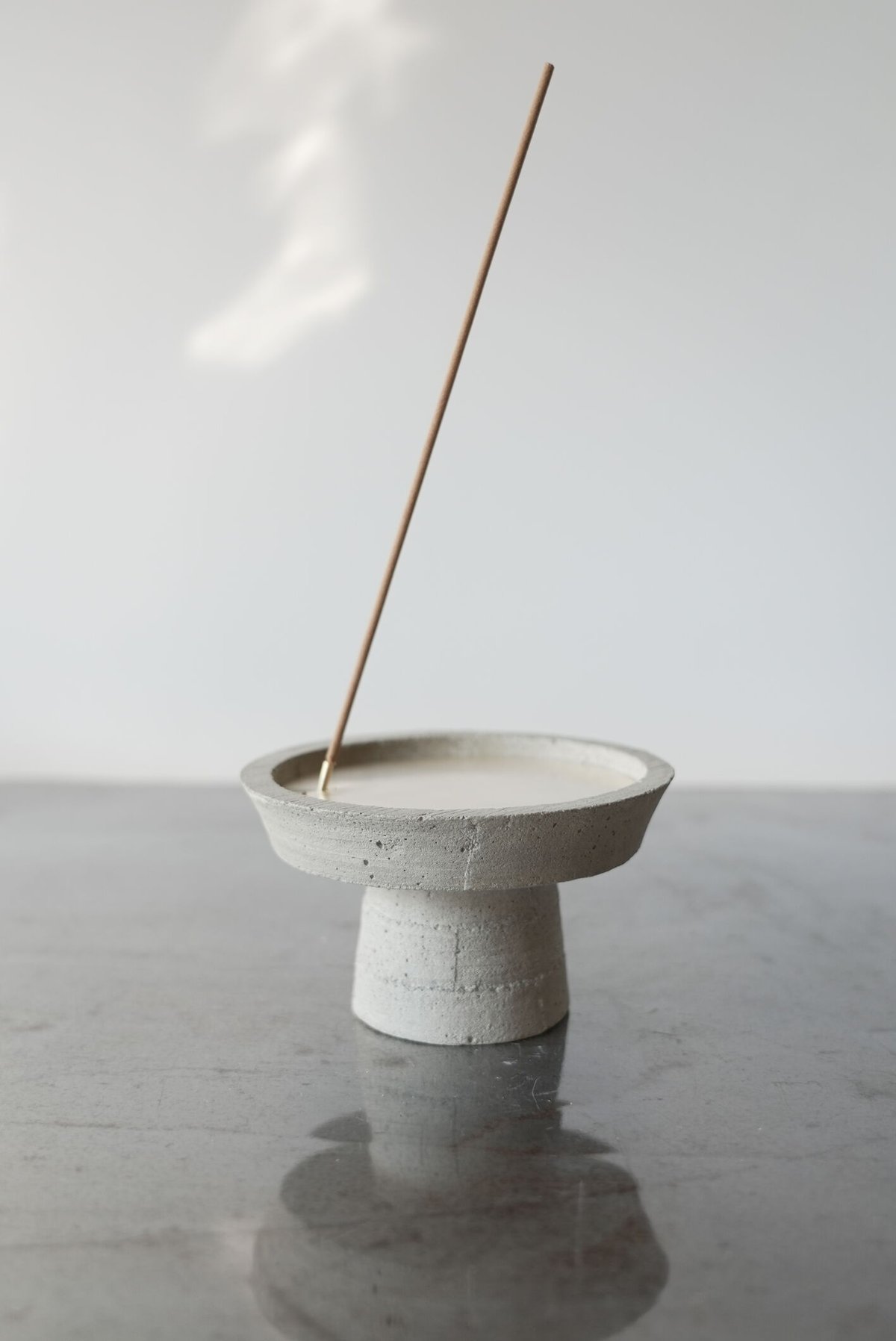 38-pi pilotis incense stand | AIRA256TOKYO