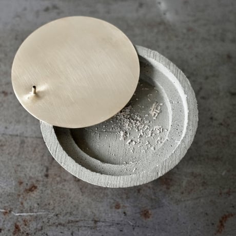 38-pi pilotis incense stand