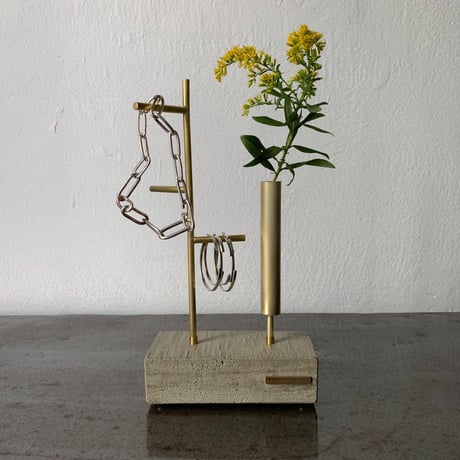 11-fmm   mulch stand with flower base