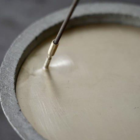 38-pi pilotis incense stand
