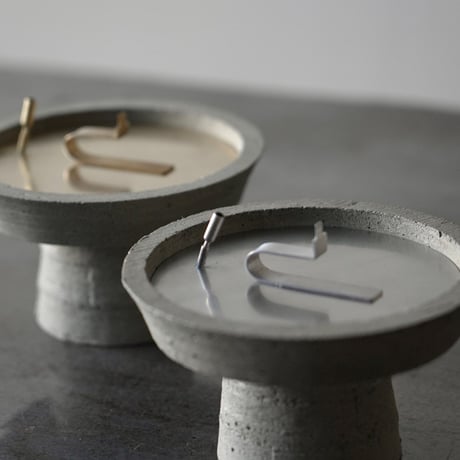 38-pi pilotis incense stand