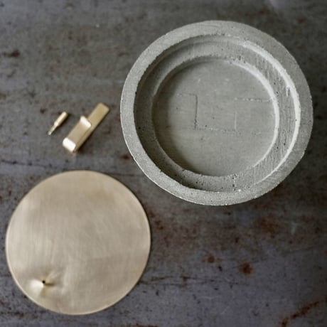38-pi pilotis incense stand