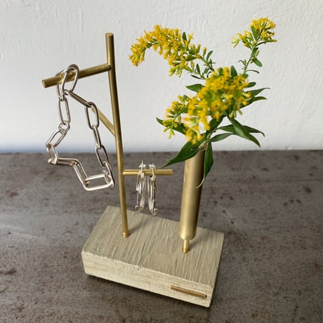 11-fmm   mulch stand with flower base