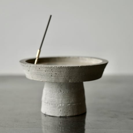 38-pi pilotis incense stand