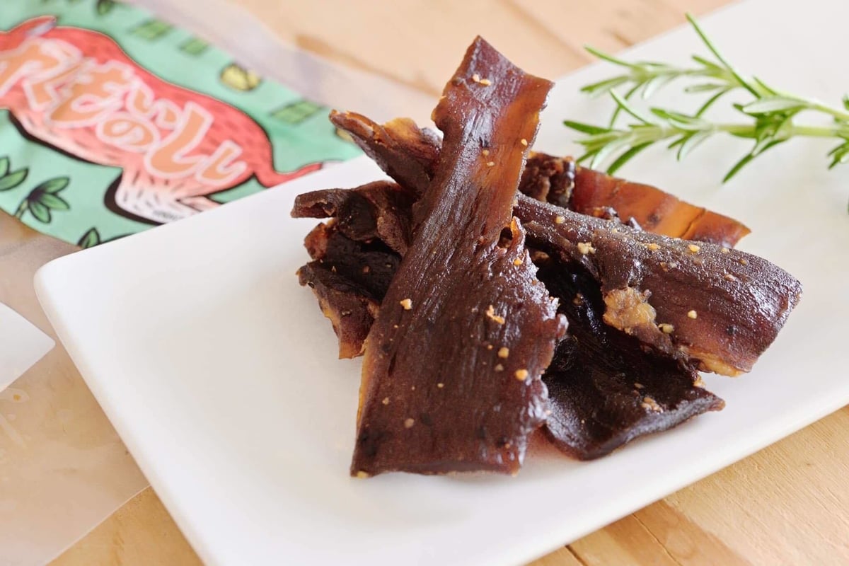 【猪ハードジャーキー】315g 猪のスネをじっくりハードに乾燥♪ 八雲いのししジャーキー(味無し) | 合同会社弐百円オンライン