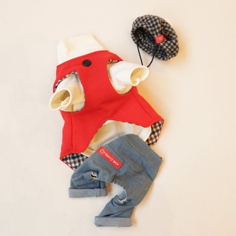 オフホワイトのハイネックニット