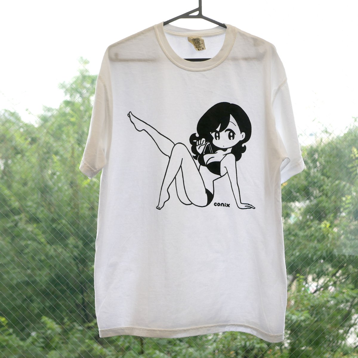 conix cover girl T-shirt 