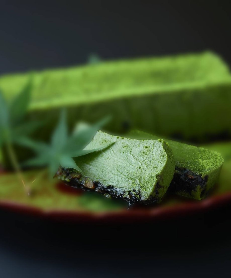 あまからセレクション　『御料理うみ』のエスプレッソ黒豆餡の抹茶チョコテリーヌ