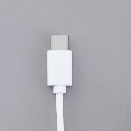スマホスタンドになるケーブルホルダー（3in1ケーブル付き）