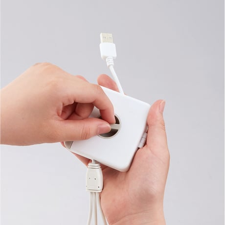 スマホスタンドになるケーブルホルダー（3in1ケーブル付き）