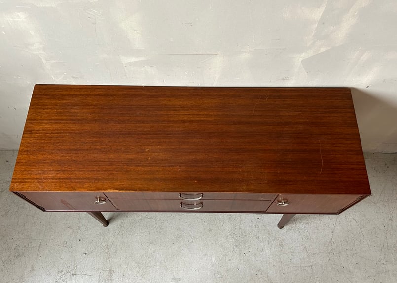 イカスルメ　Meredew 　英国ビンテージ家具 MEREDEWメレデュー Metal handleサイドボード S-2407-22 | mum