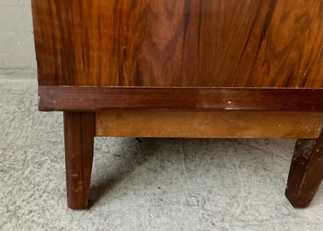 Alfred Cox　ベッドサイドキャビネット　S-2502-05