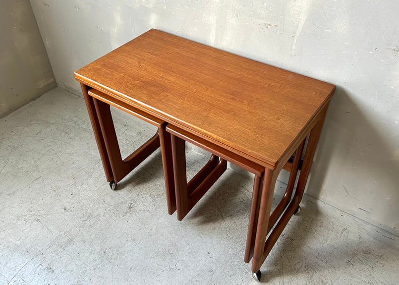 英国アンティークMcIntoshマッキントッシュ製ネストテーブル3台(88-15 マッキントッシュ ネストテーブル / mcintosh nest tables #0389