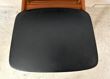 ブラックシートチェア　S-2403-33