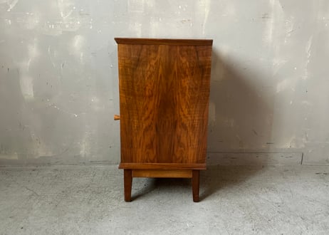 Alfred Cox　ベッドサイドキャビネット　S-2502-05