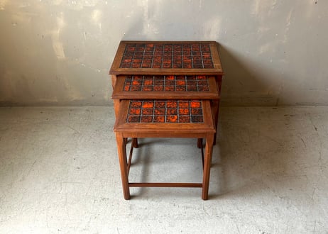 アンティーク　ネストテーブル Lloyd's Antiques Real Antique Tile Top Nest Of Tables