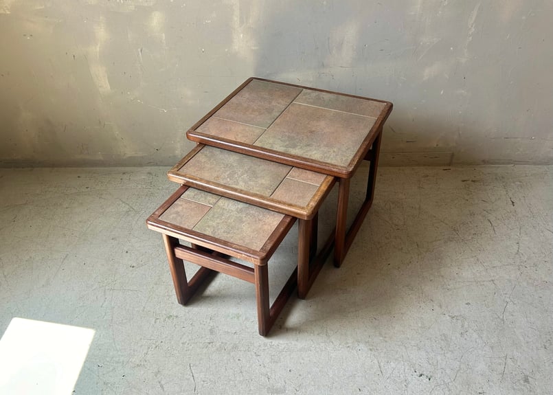 タイルトップネストテーブル S-2404-28 | mumokuteki antique&re