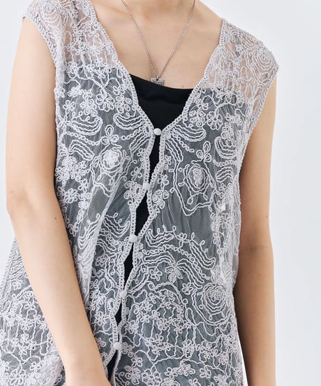 【torrazzo donna（トラッゾドンナ）】立体コード刺繍レース ベスト