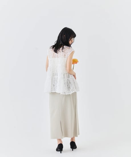 【torrazzo donna（トラッゾドンナ）】メッシュ刺繍レースノースリーブトップス