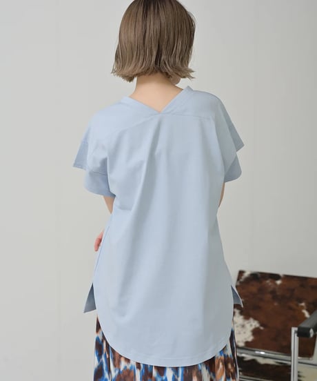 【HERENCIA（ヘレンチア）】VネックロゴTシャツ