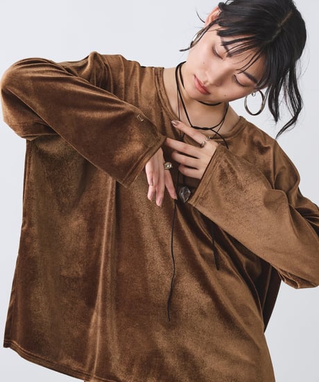 【torrazzo donna（トラッゾドンナ）】ベロアオーバーサイズプルオーバー