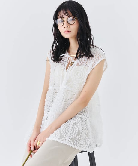 【torrazzo donna（トラッゾドンナ）】メッシュ刺繍レースノースリーブトップス